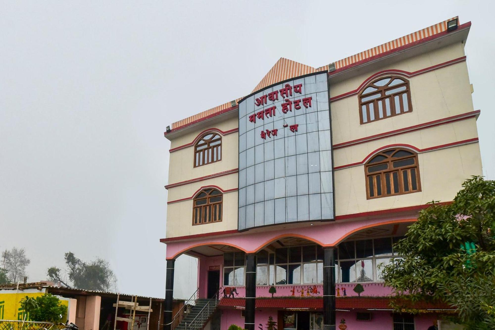 OYO 70010 Mamta Hotel Hajipur Exterior foto